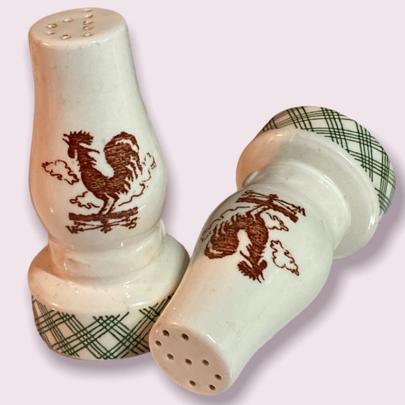Vintage Vernon Kilns Rustic Farm Roosters Salt-Pepper Shakers-Fruit or Egg Cup - Picture 5 of 12
